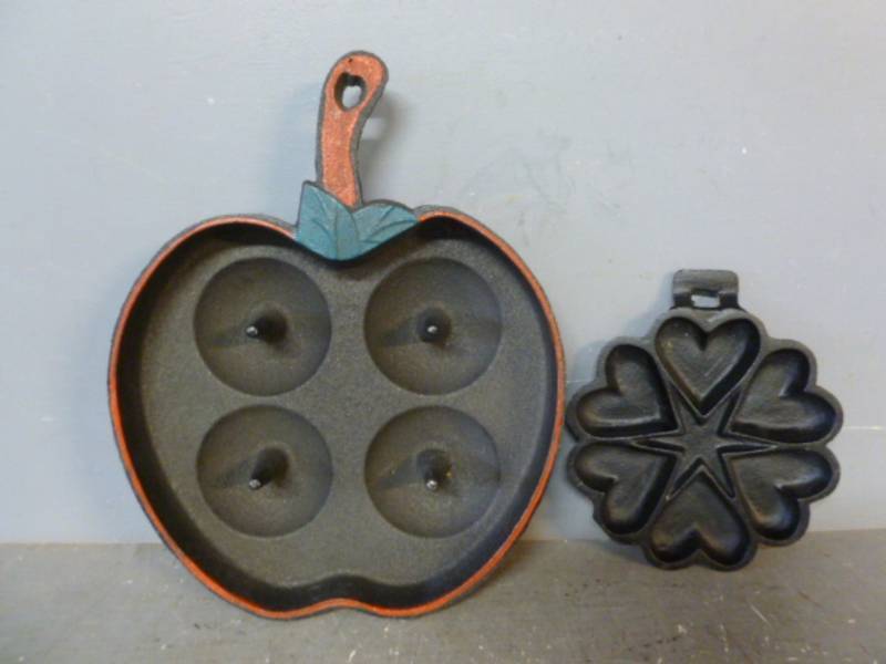 lot 183 image: Cast Iron Pans