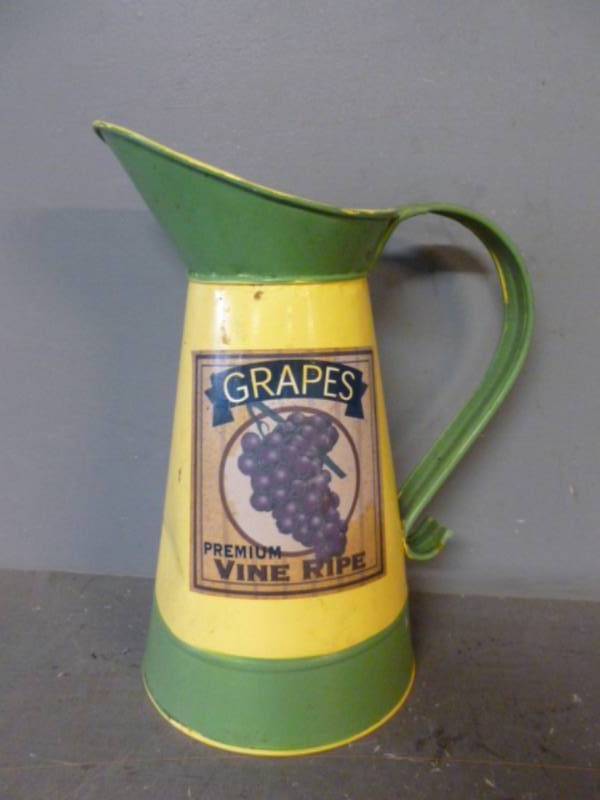 lot 184 image: Decorative