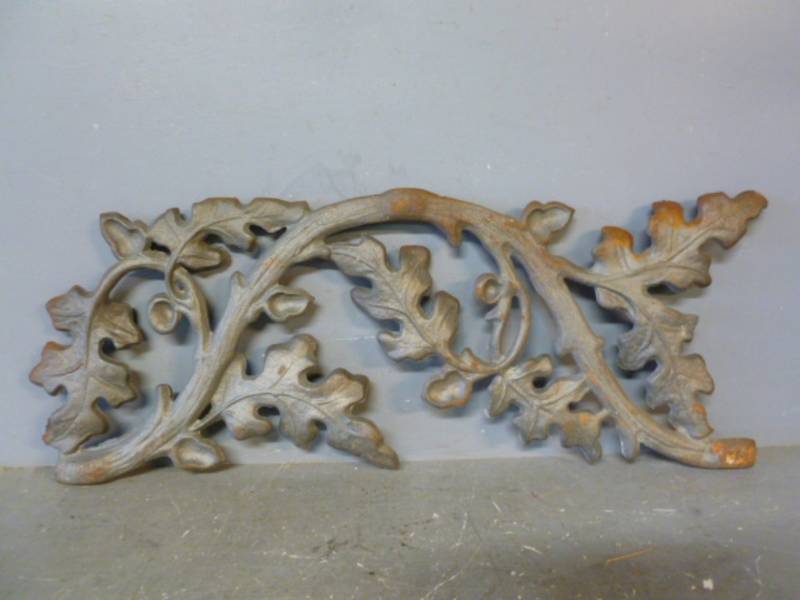 lot 212 image: Cast Iron Wall Decoration