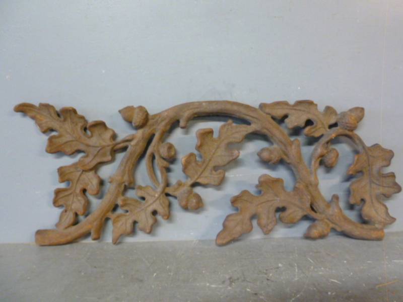 lot 213 image: Cast Iron Wall Decoration