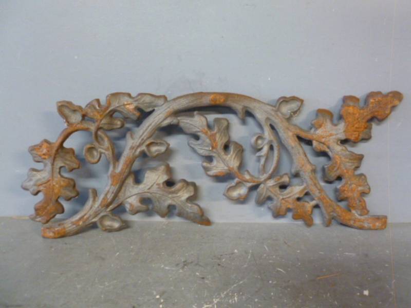 lot 214 image: Cast Iron Wall Decoration