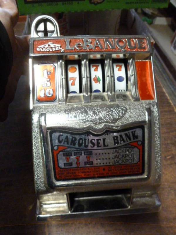 lot 215 image: Table Top Slot Machine