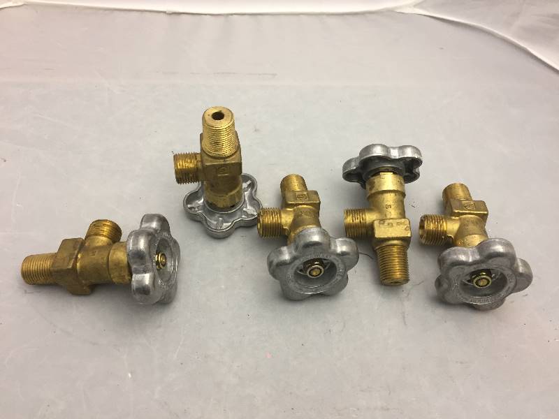 lot 432 image: 5 Gas Valves GUS4040 CGA540