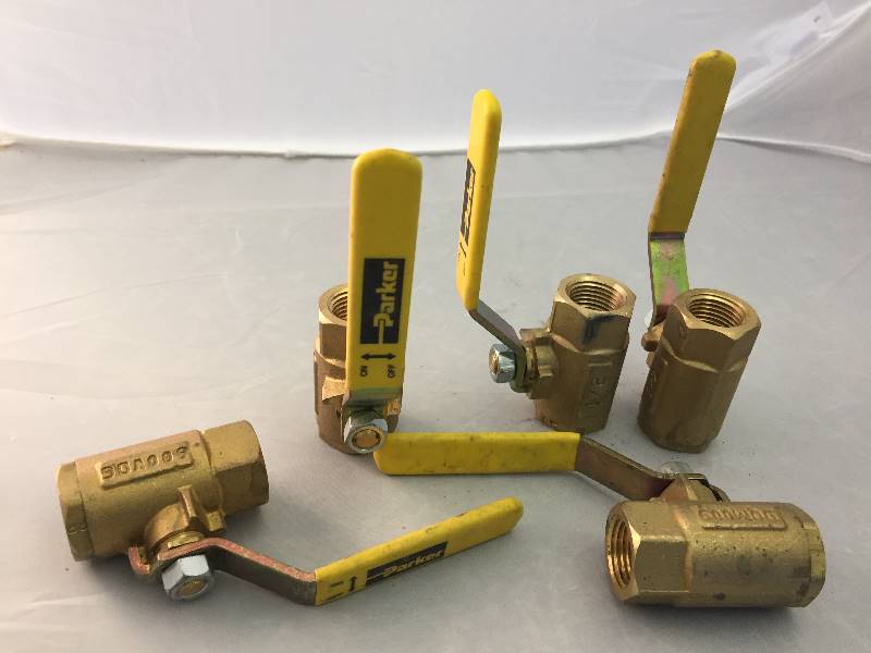 lot 405 image: 5 Ball Valve Parker 12
