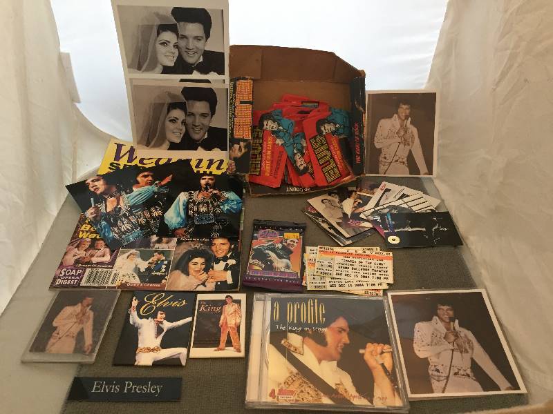 lot 437 image: Elvis Collectibles Photos Trading Cards More