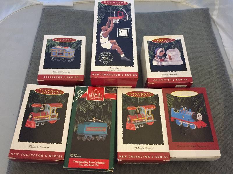 lot 447 image: Hallmark Ornaments Train Frosty Friends Sports