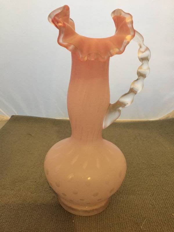 lot 449 image: Ruffled Pink Handled Glass Vase