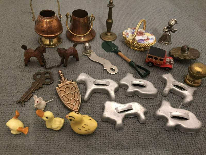 lot 456 image: Collectible Miniatures Wood Metal Ceramic