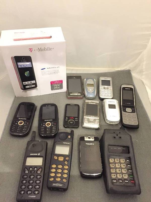 lot 459 image: Cell Phones - Some Very Large Vintage