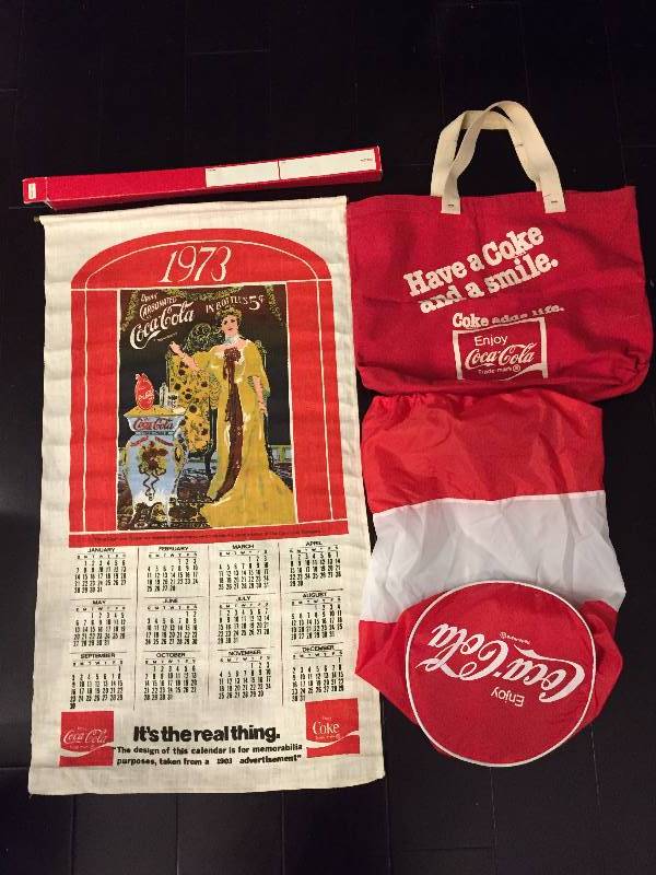lot 527 image: Vintage Coca-Cola Bags & Calendar