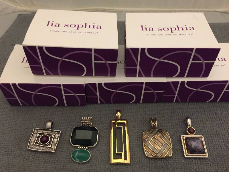 lot 536 image: 5 Lia Sophia Pendants