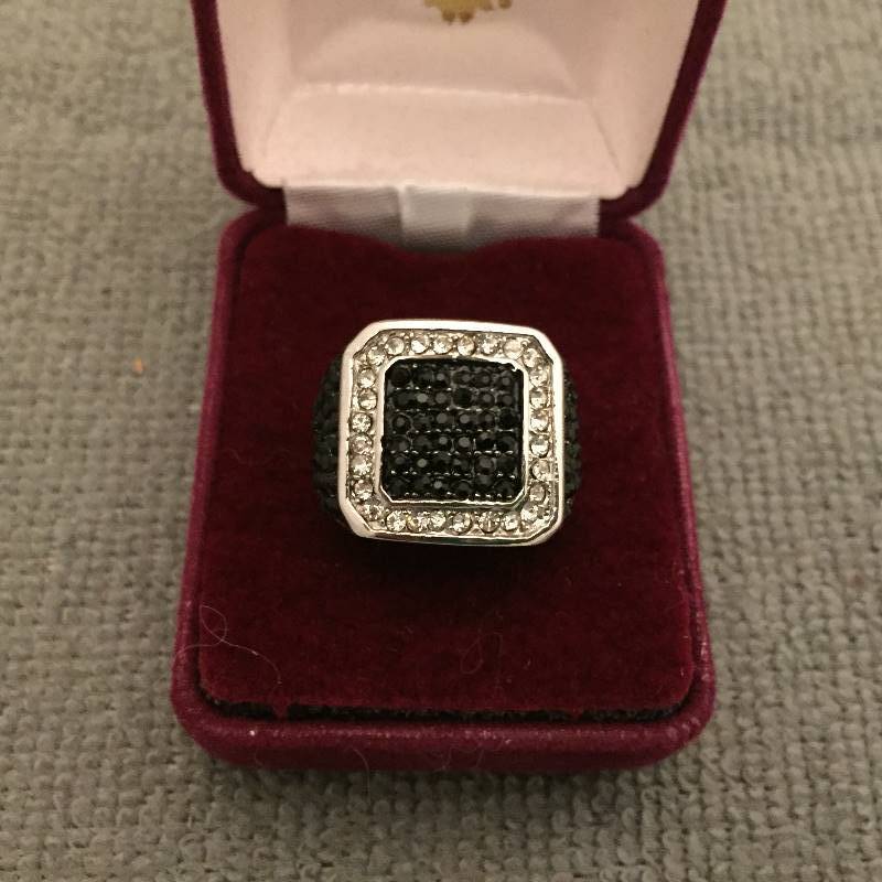 lot 537 image: Mens Ring Jeweled Stainless Steel