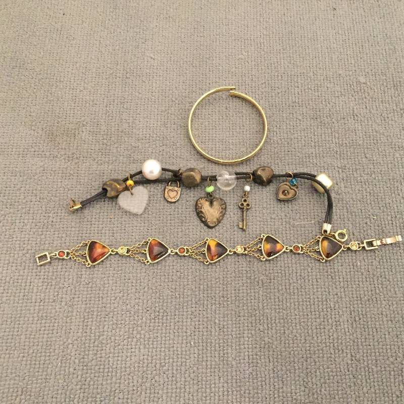 lot 544 image: Bracelets - 2 adults, 1 childs