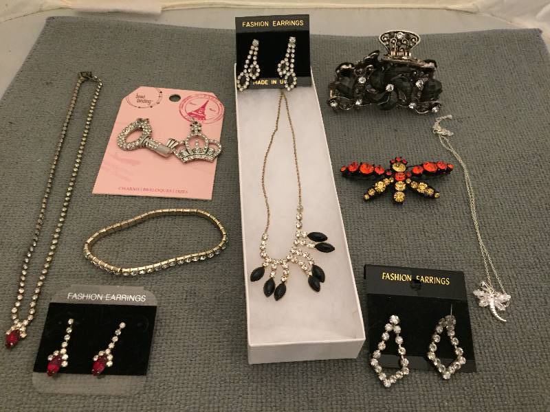 lot 540 image: Vintage Rhinestone Jewelry