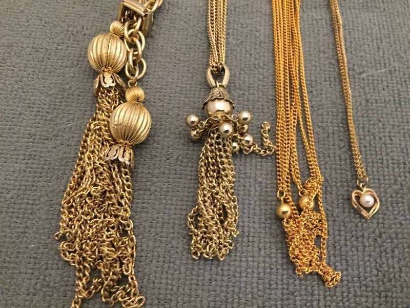 lot 542 image: Vintage Necklaces