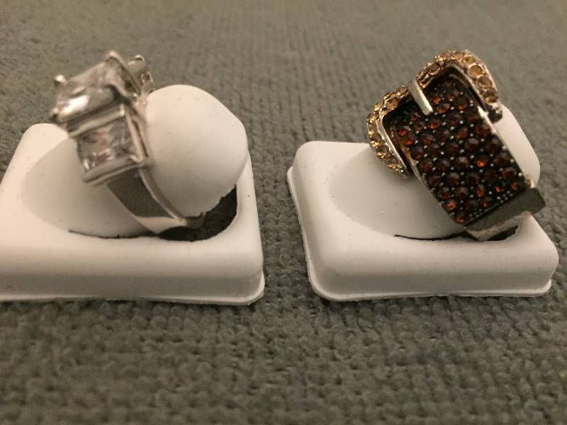 lot 552 image: 2 Rings