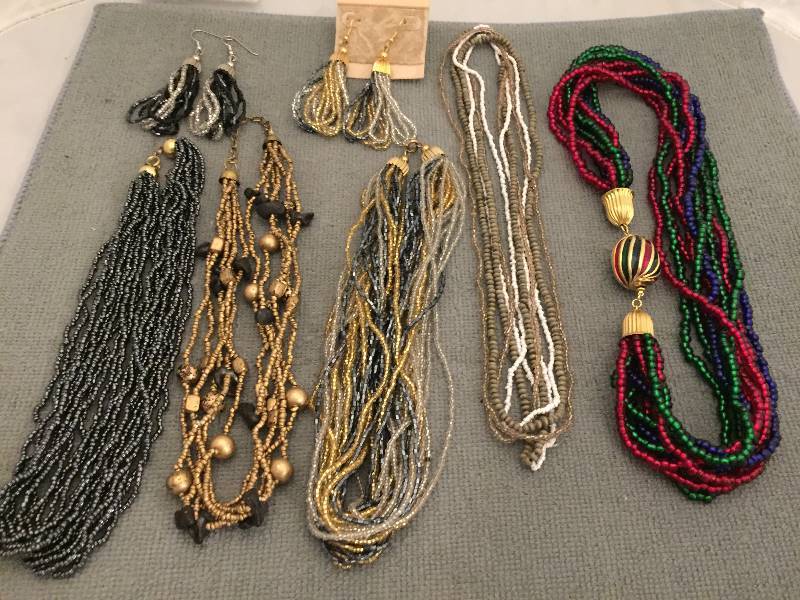 lot 553 image: Vintage Necklaces & Earrings - Seed Bead