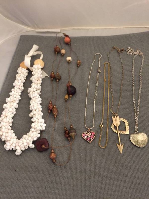 lot 559 image: Necklaces - Shell, Wood, & Hearts