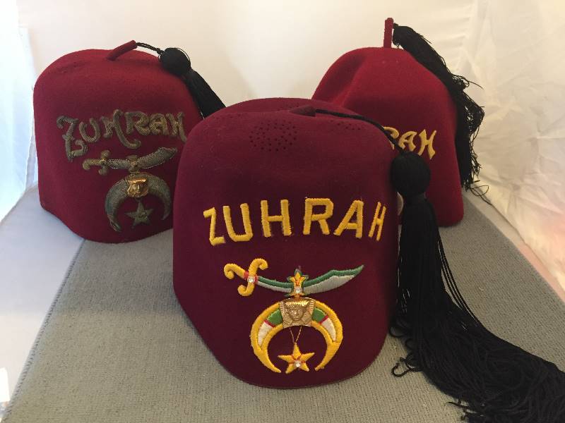 lot 435 image: 3 ZUHRAH Shriners Fez Hats