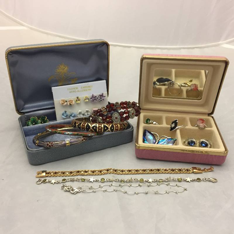 lot 477 image: Jewelry & Small Boxes
