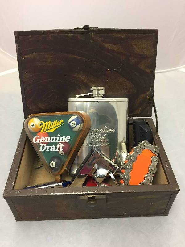 lot 478 image: Old MetalWood Box & Contents