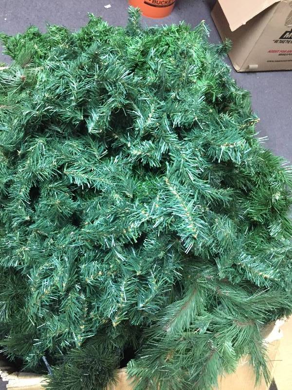 lot 420A image: Evergreen Garland