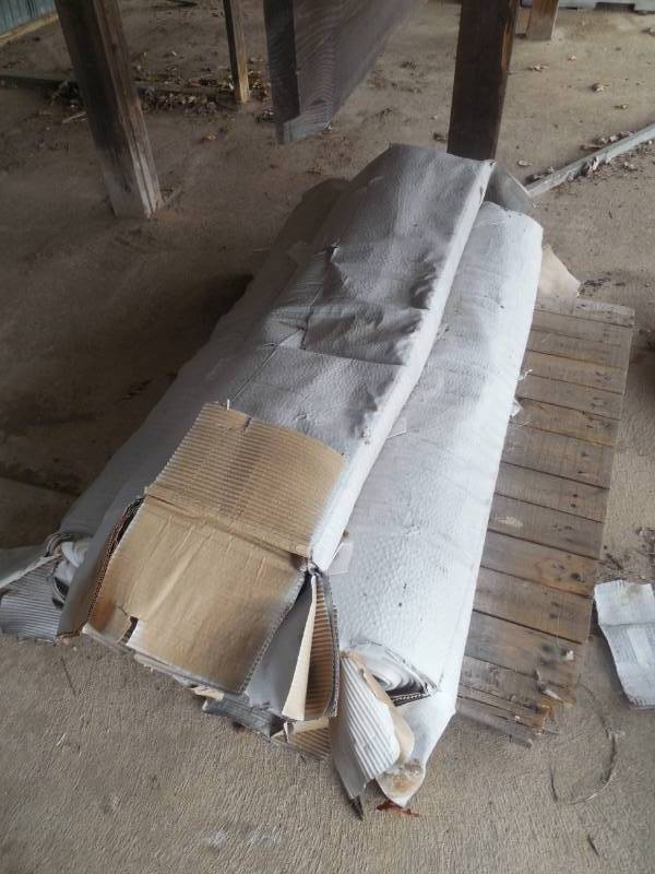 lot 35 image: 28 X 100 6 MIL POLY - LOOKS WEATHERED