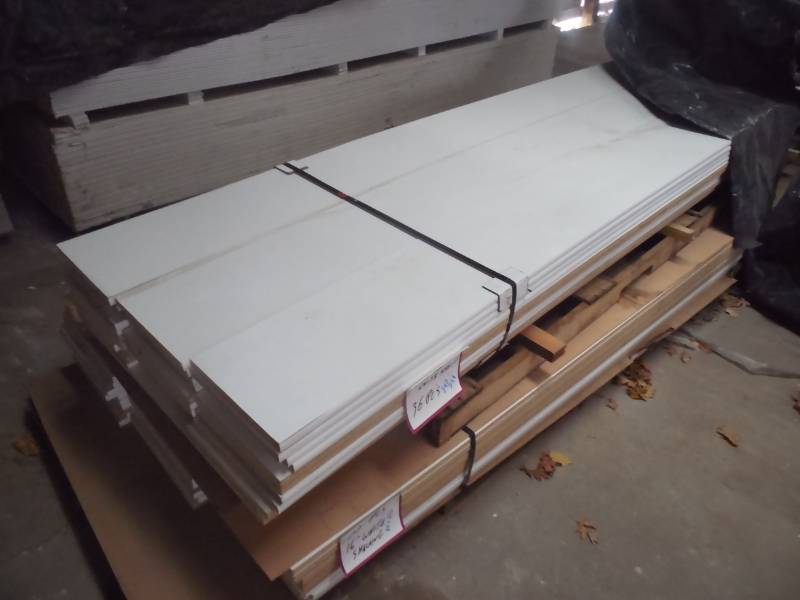 lot 248 image: (4) 16 X 12 WHITE PARTICLE SHELVING BOARDS