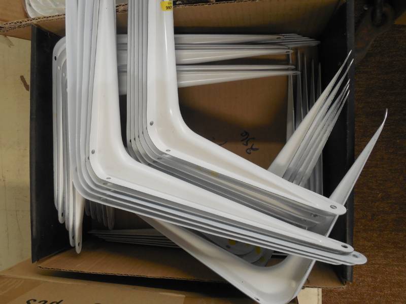 lot 255 image: (10) 8 X 10 WHITE SHELF BRACKETS