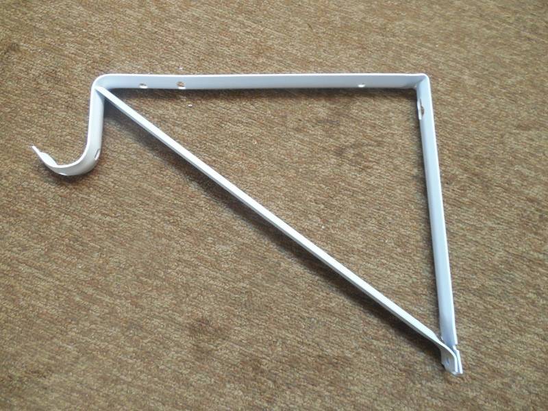 lot 314 image: (10) WHITE SHELF BRACKET WITH CLOSET ROD HOLDER