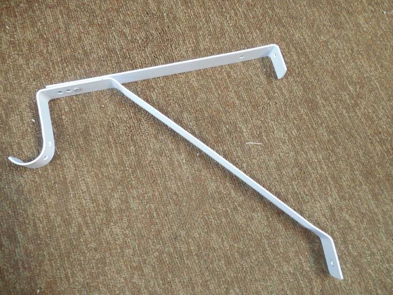 lot 320 image: (10) WHITE ADJUSTABLE SHELF BRACKET WITH CLOSET ROD HOLDER