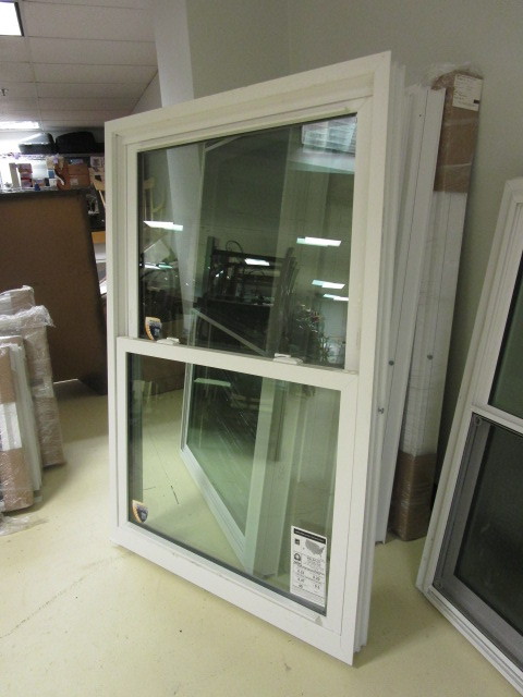 DOUBLE HUNG WINDOW