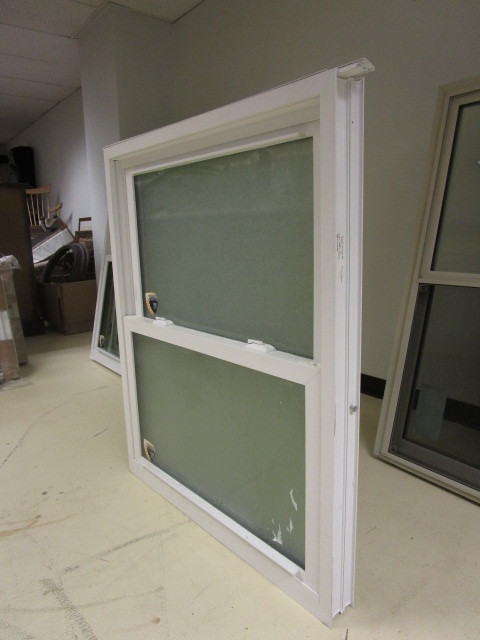 DOUBLE HUNG WINDOW