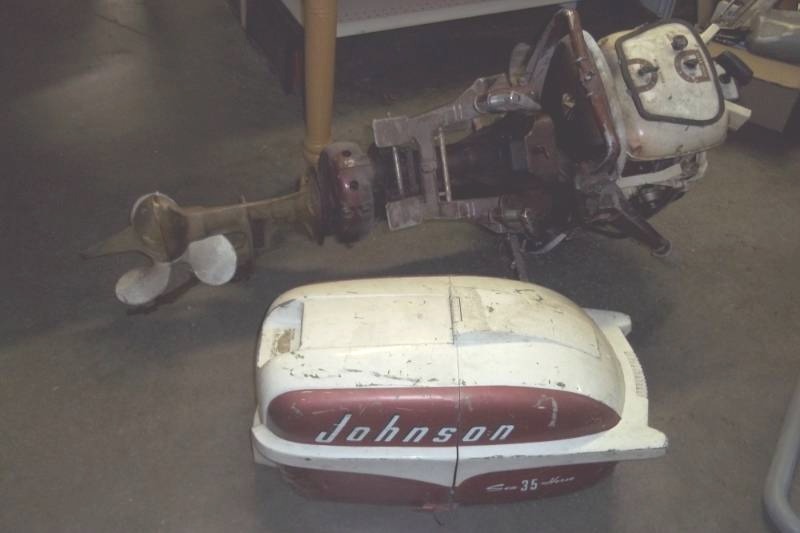 lot 5 image: 35 Hp Johnson Outboard Motor