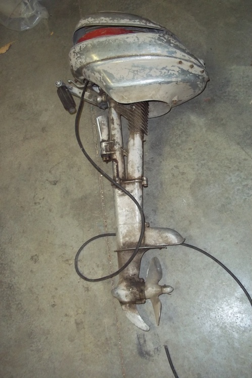 lot 8 image: Vintage Air Cooled boat motor