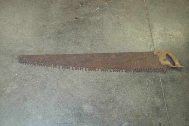 lot 20 image: Vintage Hand Saw 42 Long