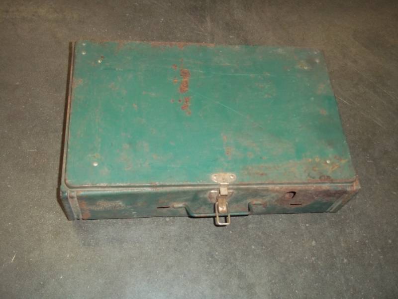 lot 30 image: Coleman 425E Camp Stove