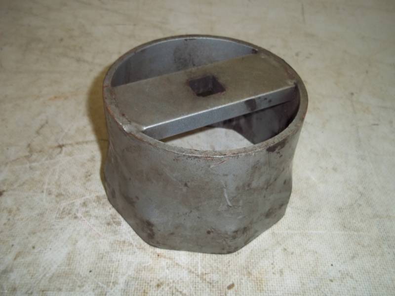 lot 31 image: Large Socket