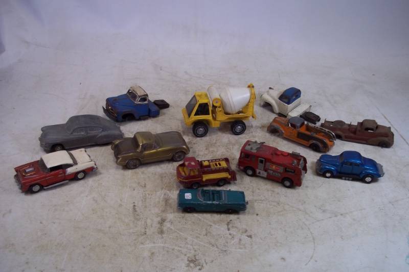 lot 61 image: Vintage Toy car lot including Tootsie Toy