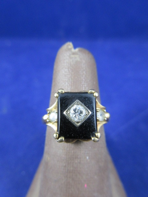 10K YELLOW GOLD VINTAGE DIAMOND & ONYX LADIES RING
