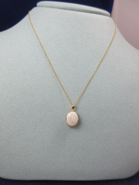 14K GOLD OPAL PENDANT AND NECKLACE