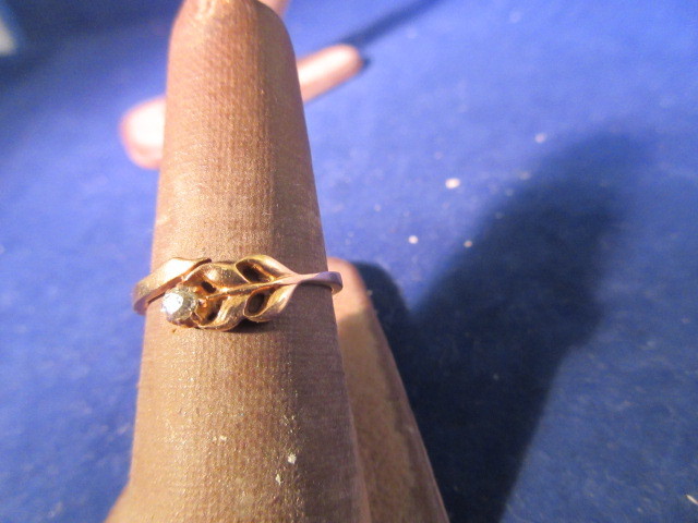 14K DIAMOND FLORAL SOLITAIRE RING SZ 7