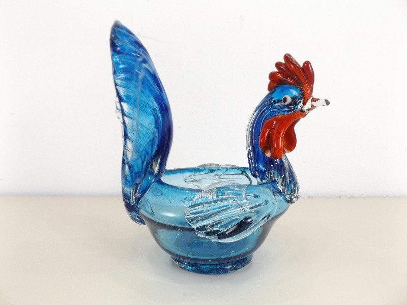 lot 23 image: Vintage Hand Blown LARGE Glass Rooster Bowl