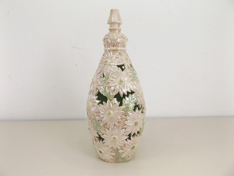 lot 28 image: Vintage Porcelain Iridescent Candle CoverLamp Shade