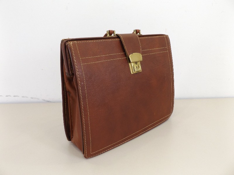 lot 29 image: Vintage Brown Leather Attache CaseBriefcaseDr. Bag