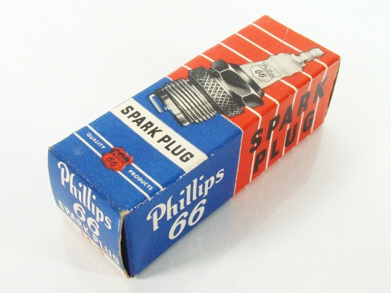 lot 1 image: Vintage NOS Box of 10 PHILLIPS 66 Porcelain Tip&nbspSpark Plugs