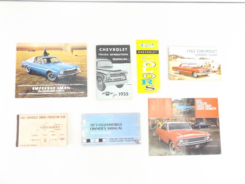 lot 3 image: Lot of Vintage Automotive Owners Manuals, Brochures, etc.
