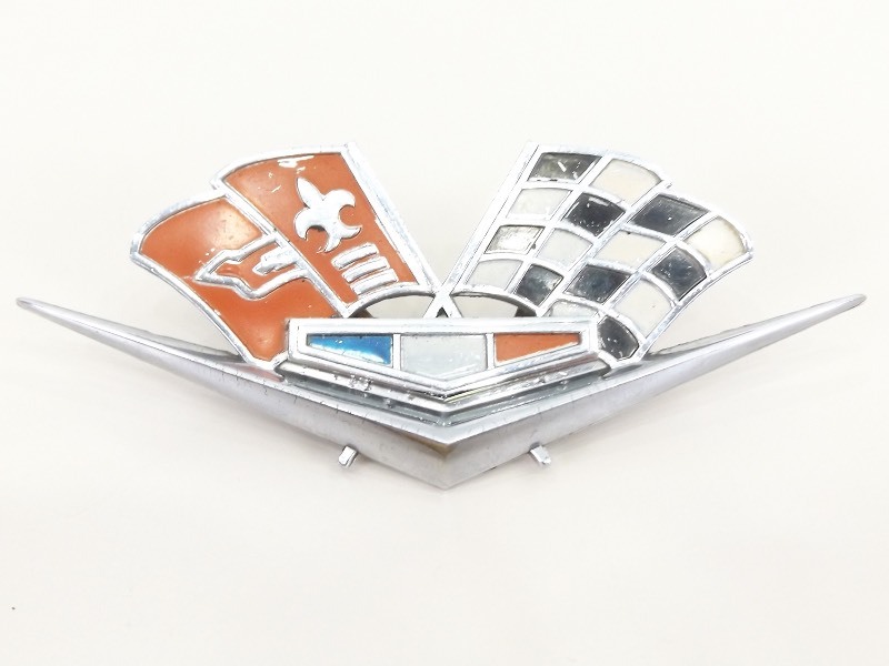 lot 9 image: Vintage Corvette Car Ornaments