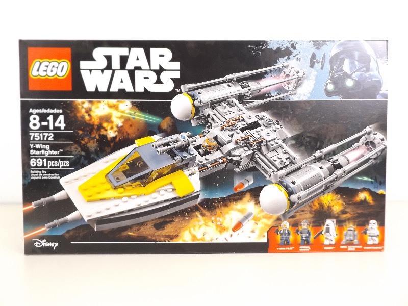lot 11 image: MINT New in Box Lego Star Wars #75172