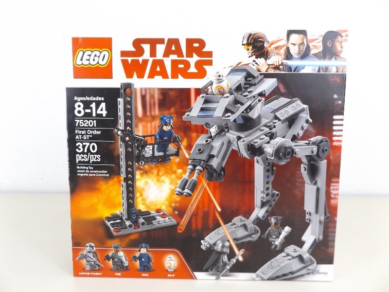 lot 14 image: MINT New in Box Lego Star Wars #75201